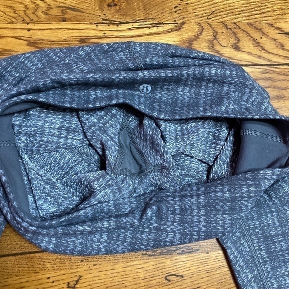 Lululemon Wunder Under Heathered Herringbone Pattern Gray Cropped Tight Size 6. - Picture 4 of 9